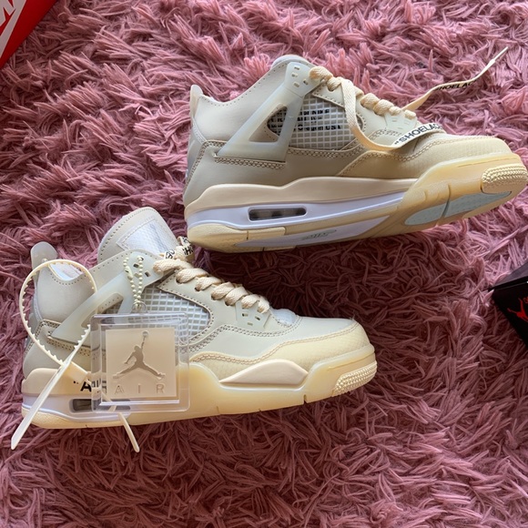 OFF WHITE JORDAN 4S - Picture 4 of 4